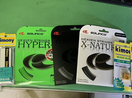 テニス　用具　キモニー　ブランド